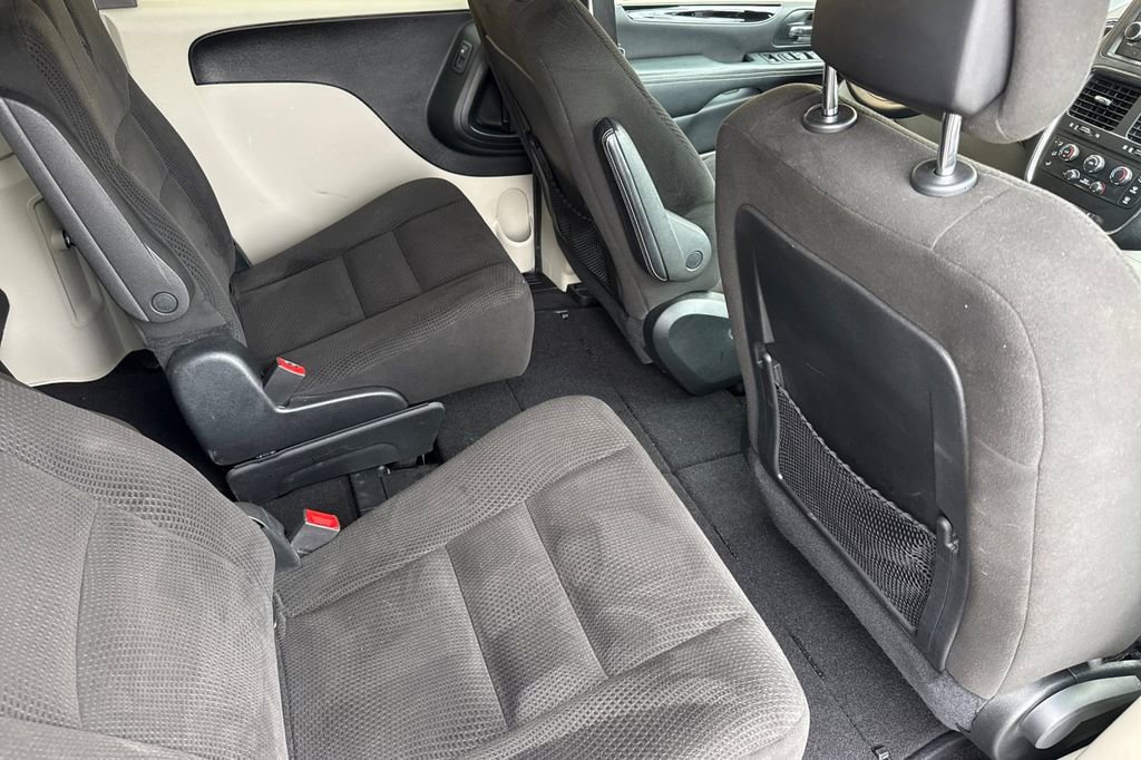 Used 2016 Dodge Grand Caravan SE image 23