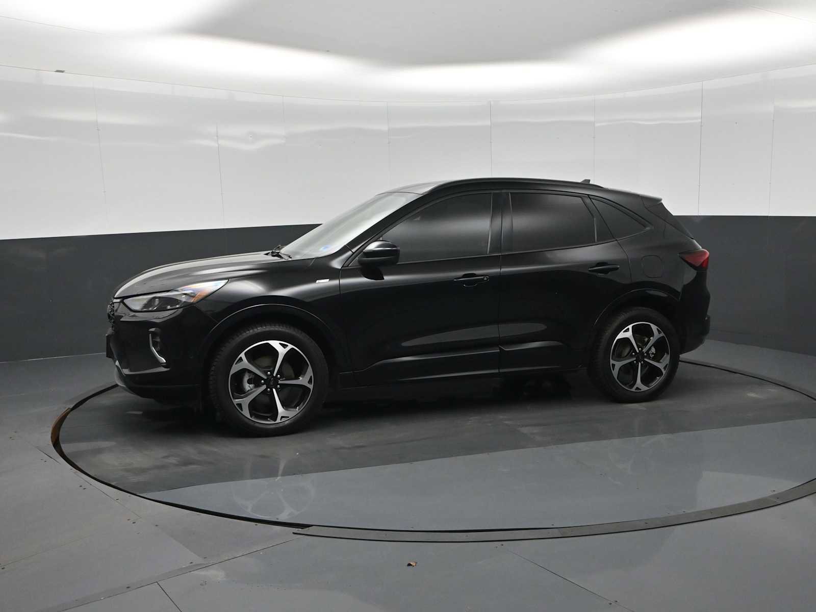 Used 2023 Ford Escape ST-Line Elite w/ Premium Technology Package AWD/4WD image 4