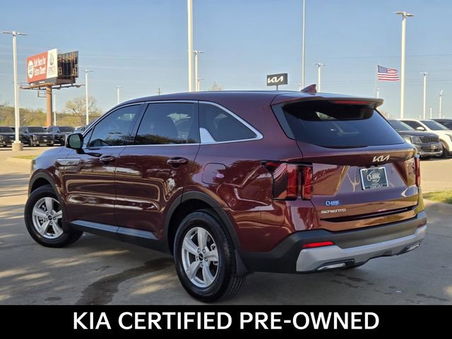Certified 2025 Kia Sorento LX image 4