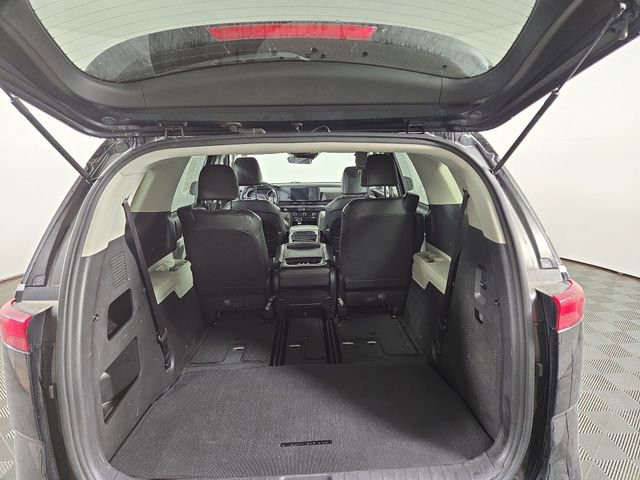 Used 2022 Kia Carnival LX image 31