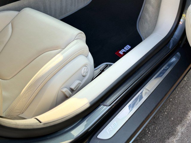 Used 2008 Audi R8 V8 image 27