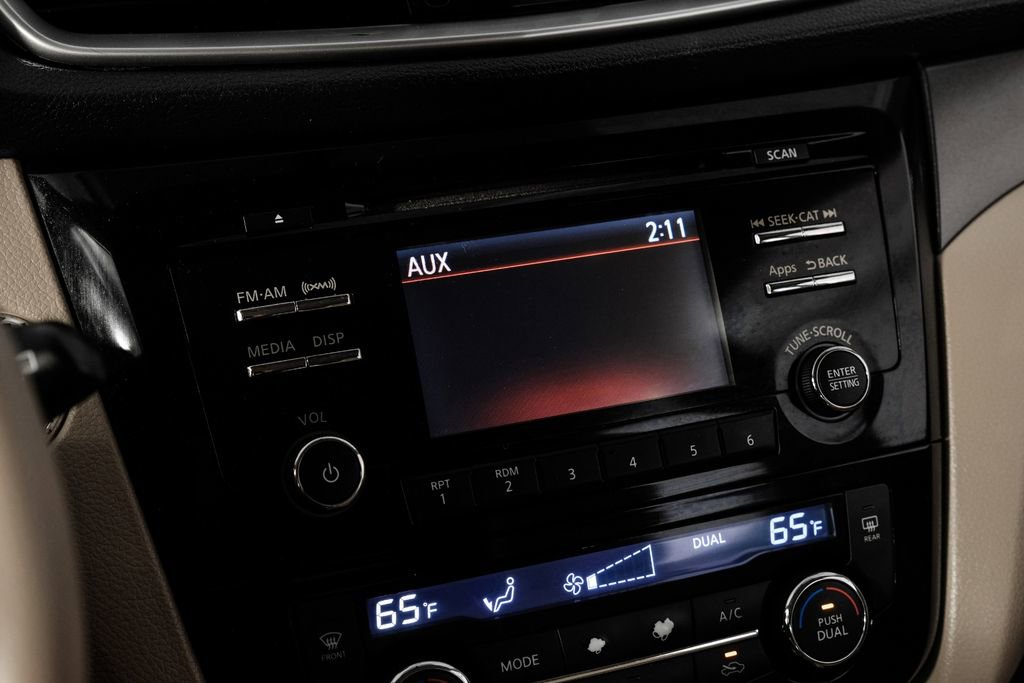 Used 2015 Nissan Rogue SV image 30