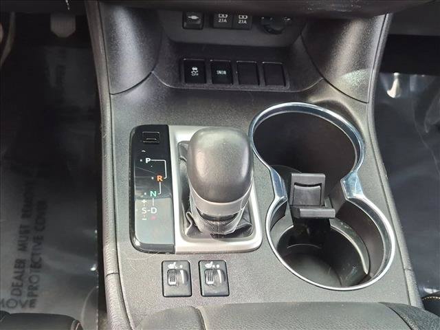 Used 2019 Toyota Highlander XLE FWD image 12