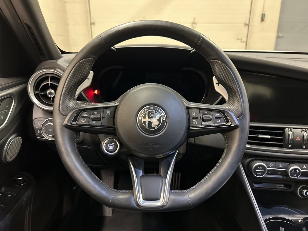 Used 2024 Alfa Romeo Giulia Veloce AWD/4WD image 17