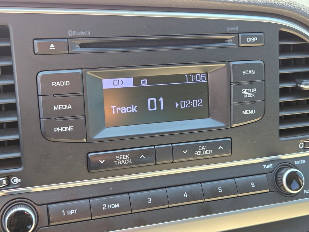 Used 2017 Hyundai Elantra SE image 24
