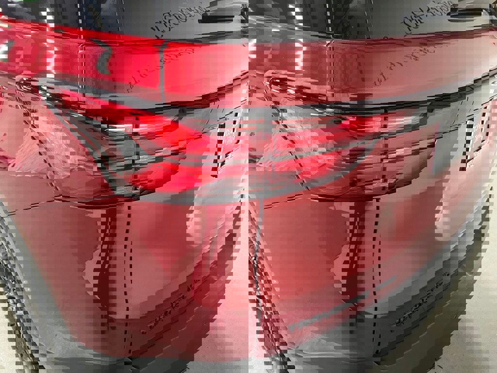 Used 2023 Chevrolet Traverse LT w/ Midnight/Sport Edition image 13