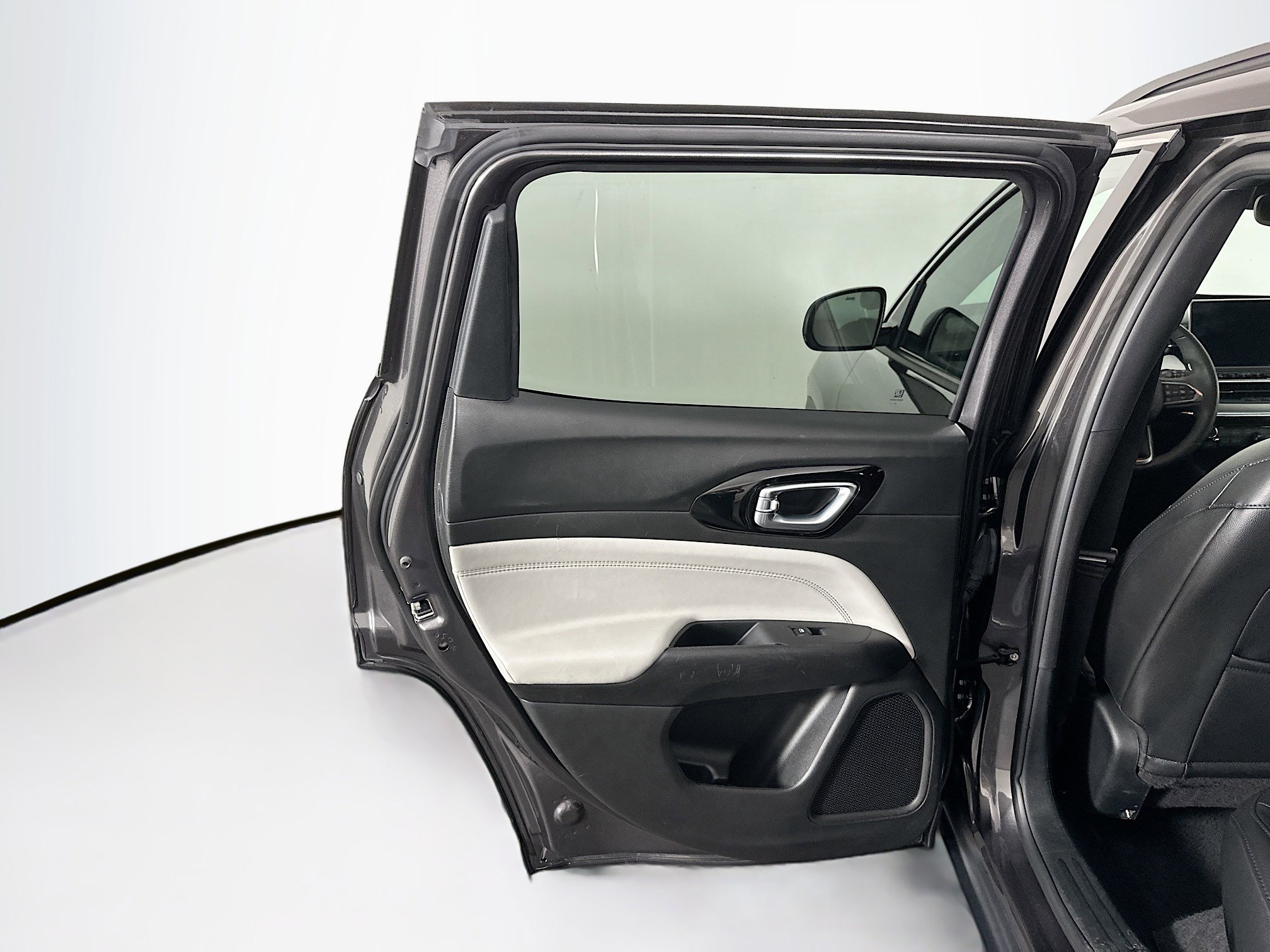 Used 2024 Jeep Compass Limited image 25