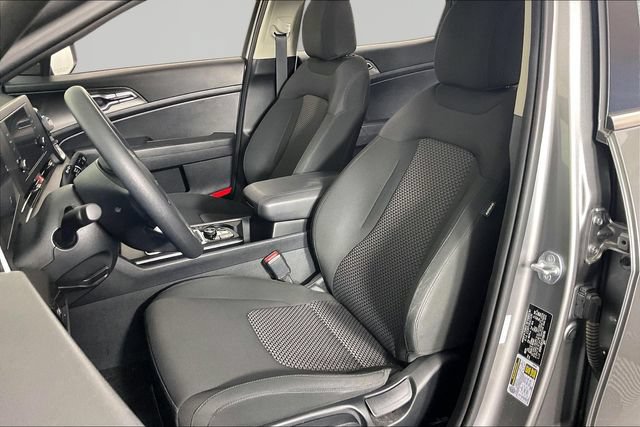 Used 2025 Kia Sportage LX FWD image 19