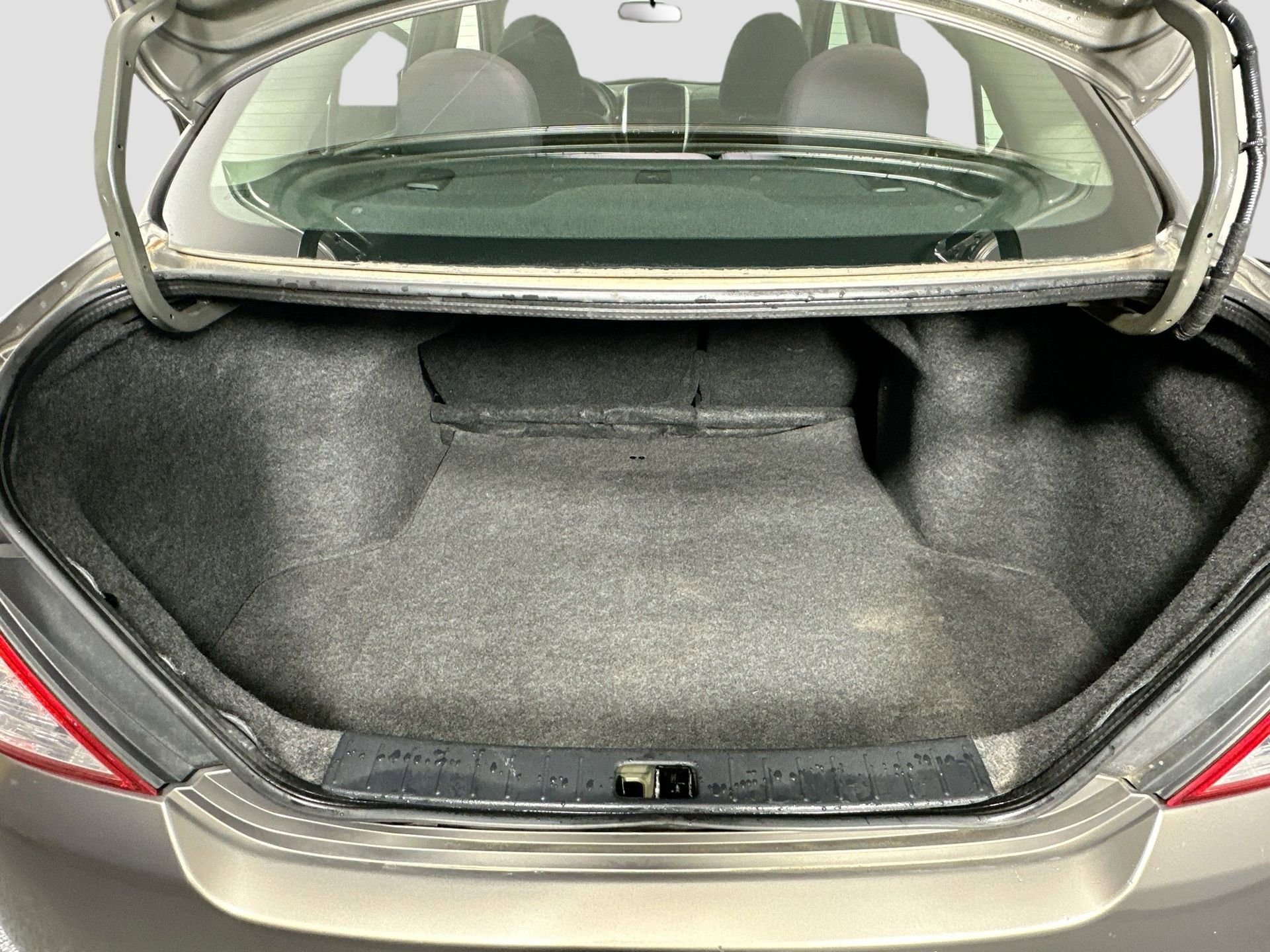 Used 2015 Nissan Versa SV image 26