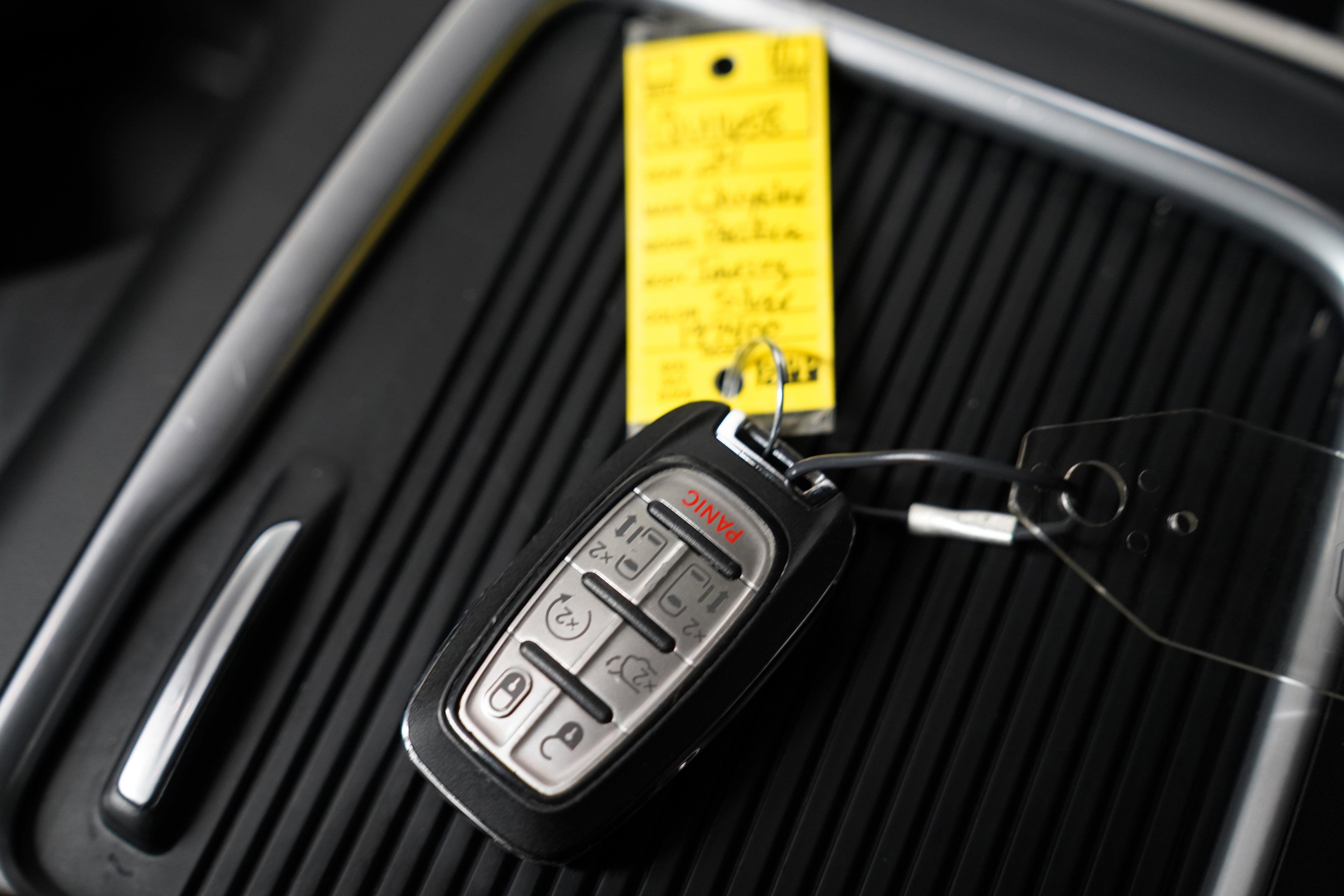 Used 2024 Chrysler Pacifica Touring-L FWD image 31