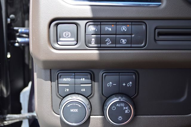 Used 2023 Chevrolet Tahoe Z71 w/ Luxury Package AWD/4WD image 31