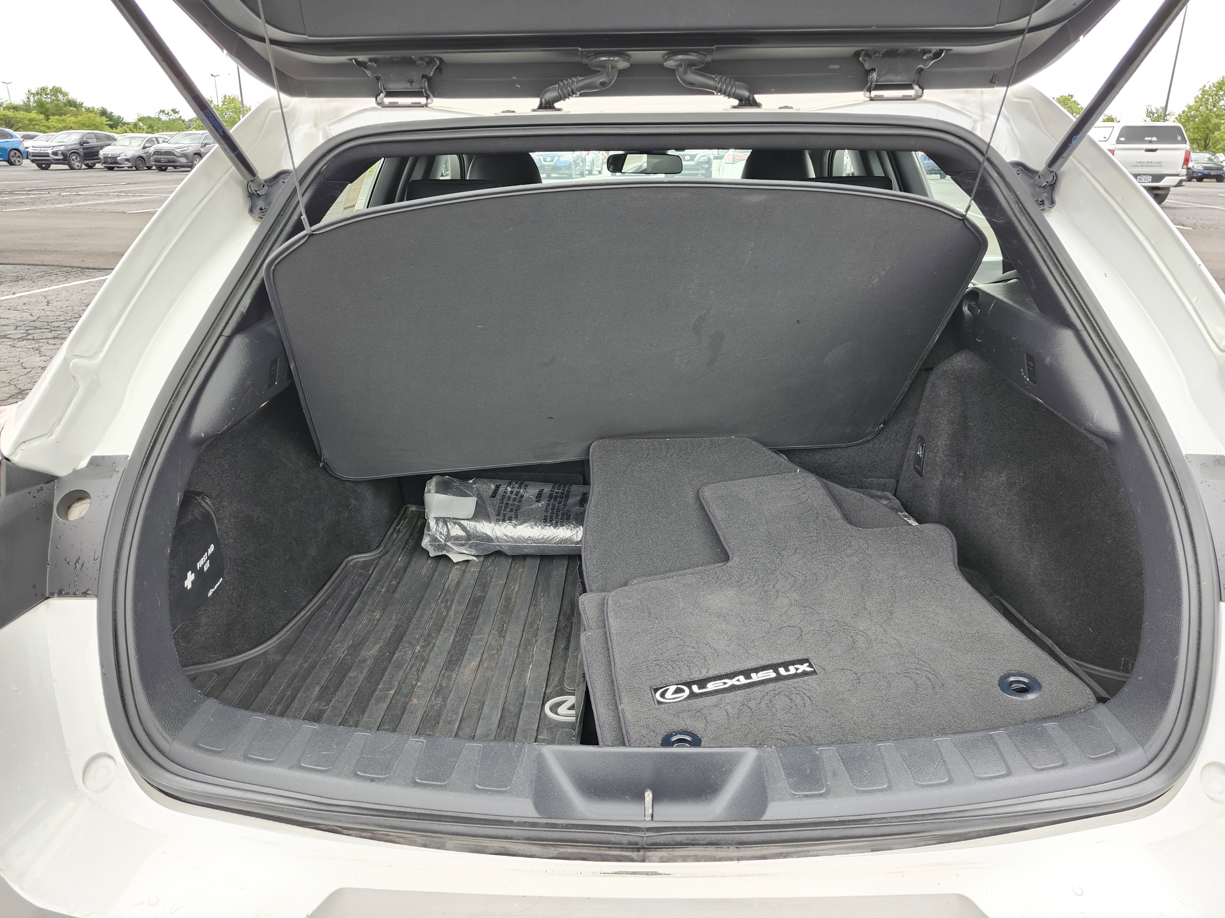 Used 2019 Lexus UX 200 w/ Accessory Package FWD image 22