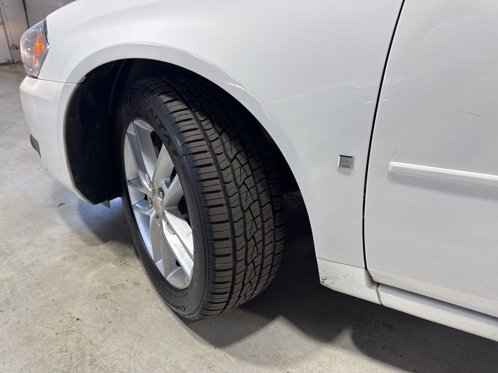 Used 2008 Chevrolet Impala LTZ FWD image 3