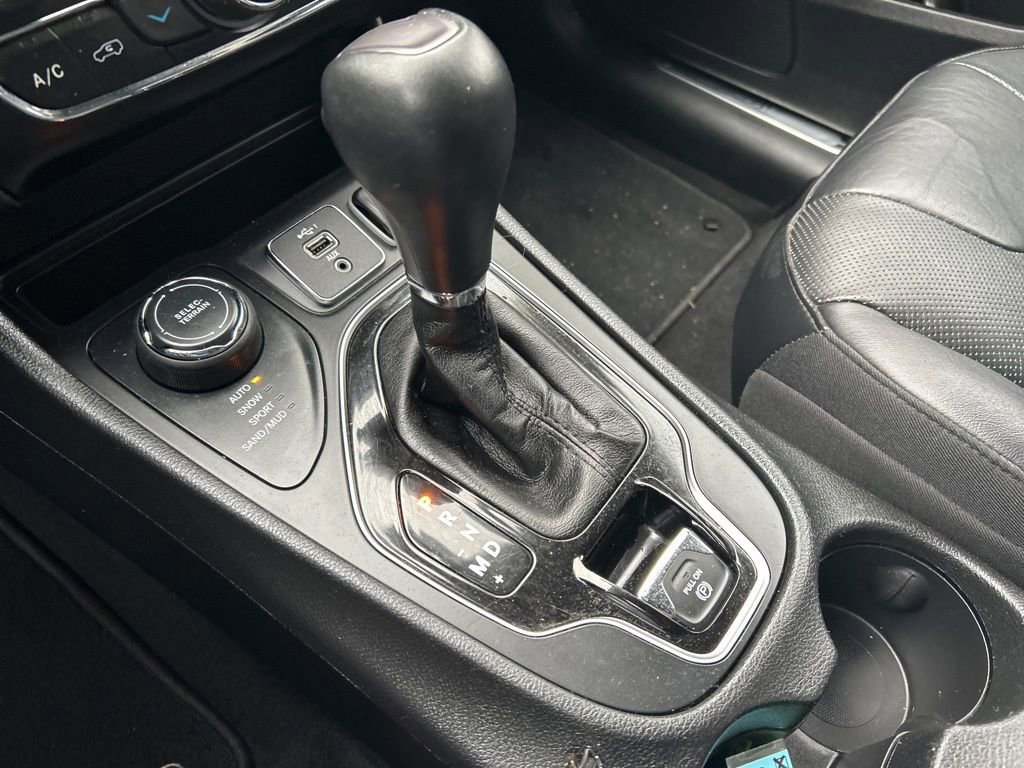 Used 2019 Jeep Cherokee Limited image 26