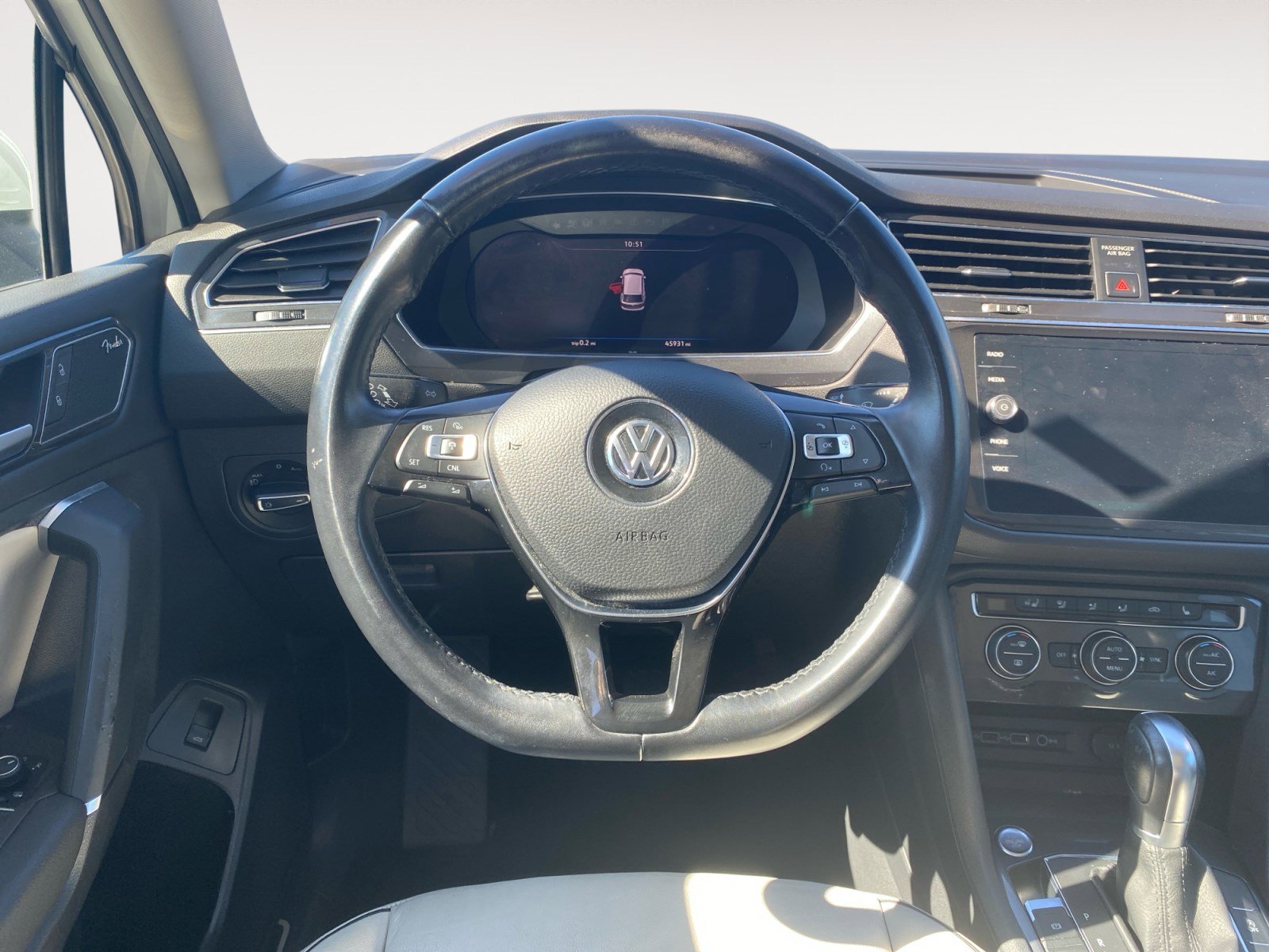 Used 2018 Volkswagen Tiguan SEL Premium AWD/4WD image 9