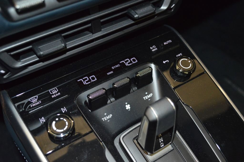 Certified 2025 Porsche 911 Turbo AWD/4WD image 33