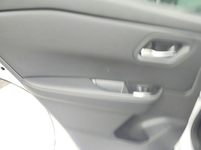 Used 2025 Nissan Rogue SV FWD image 33