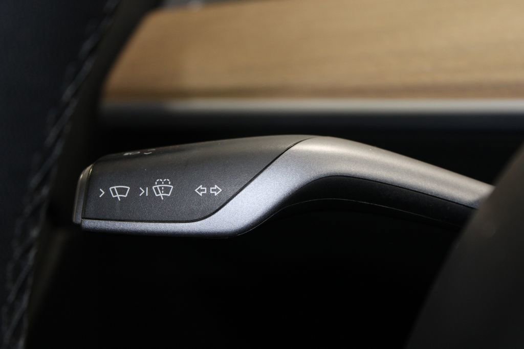 Used 2021 Tesla Model Y Long Range image 24