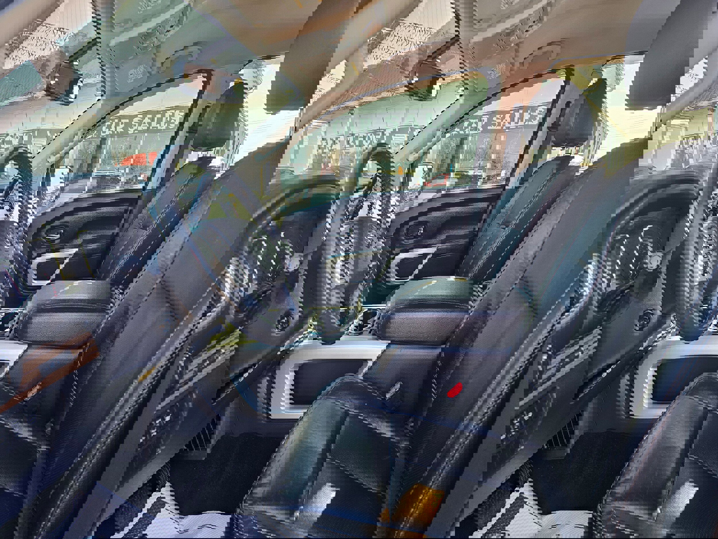 Used 2017 Nissan Titan SL image 11