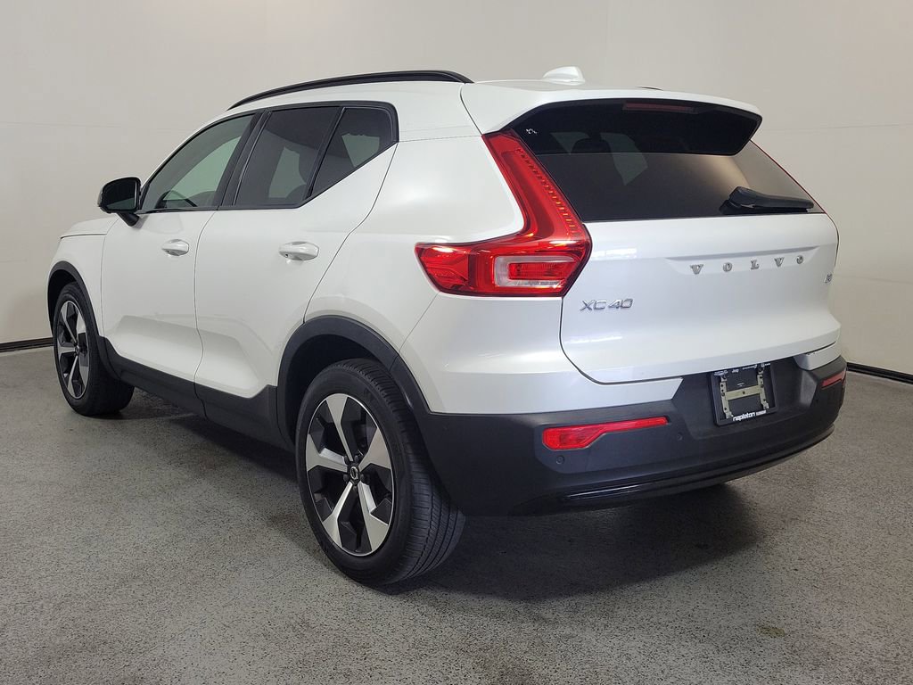 Used 2023 Volvo XC40 B4 Ultimate FWD image 5