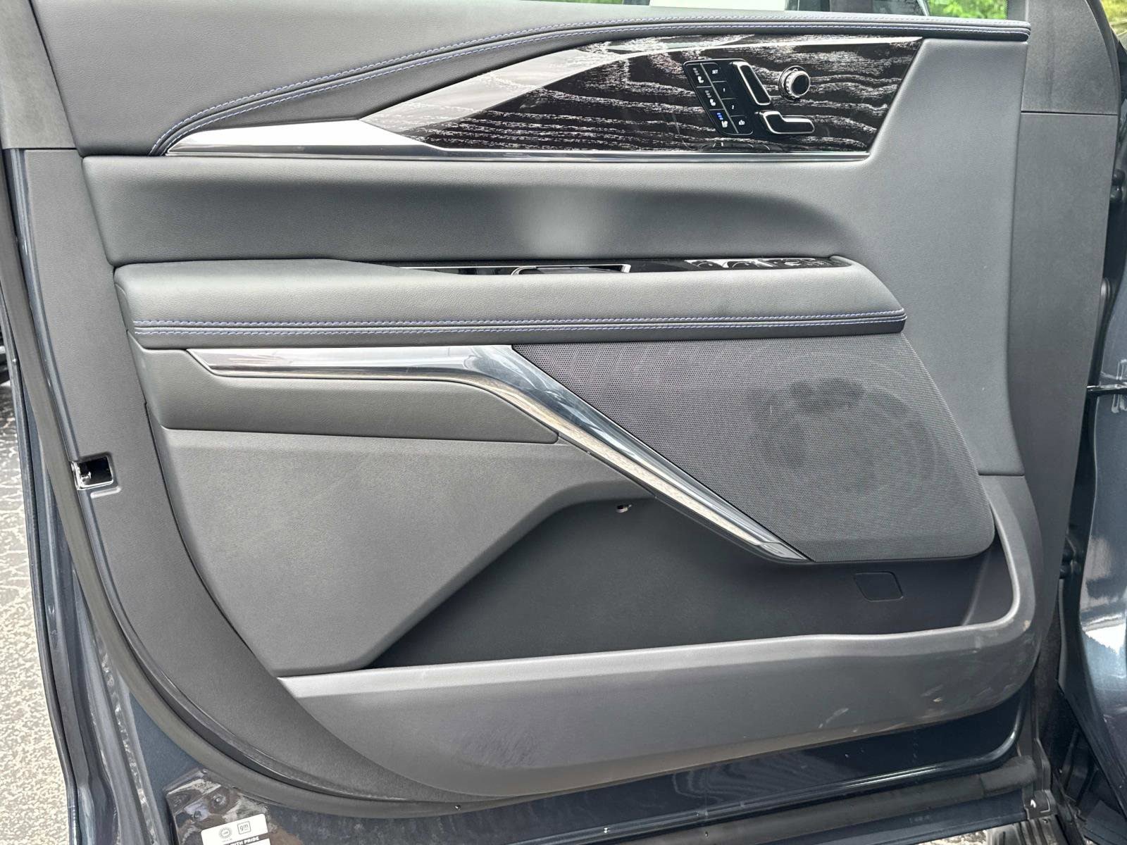 New 2025 Cadillac Escalade IQ Luxury 1 AWD/4WD image 12