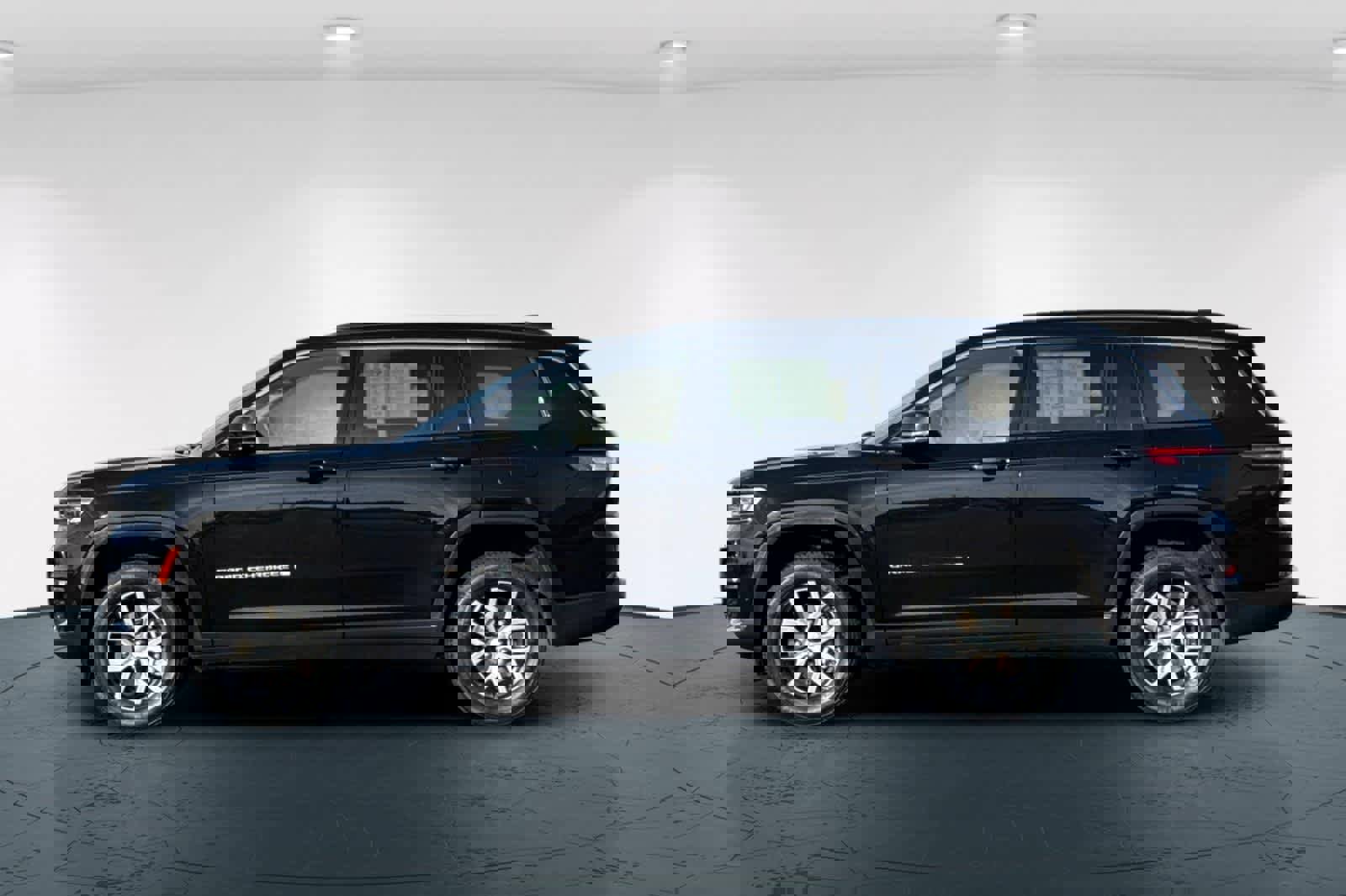 Used 2024 Jeep Grand Cherokee L Limited w/ Luxury Tech Group II image 9