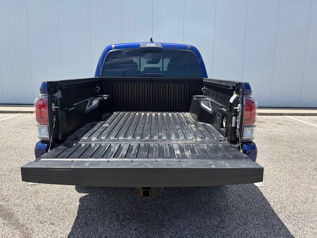 Used 2023 Toyota Tacoma TRD Off-Road w/ TRD Premium Off Road Package AWD/4WD image 17