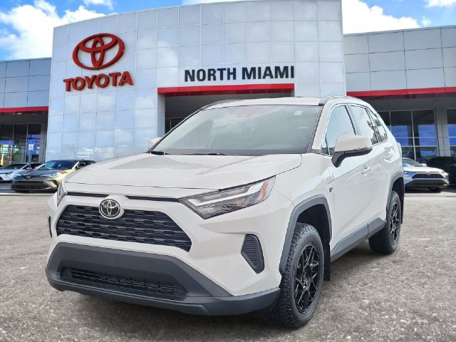 Used 2024 Toyota RAV4 XLE FWD image 2