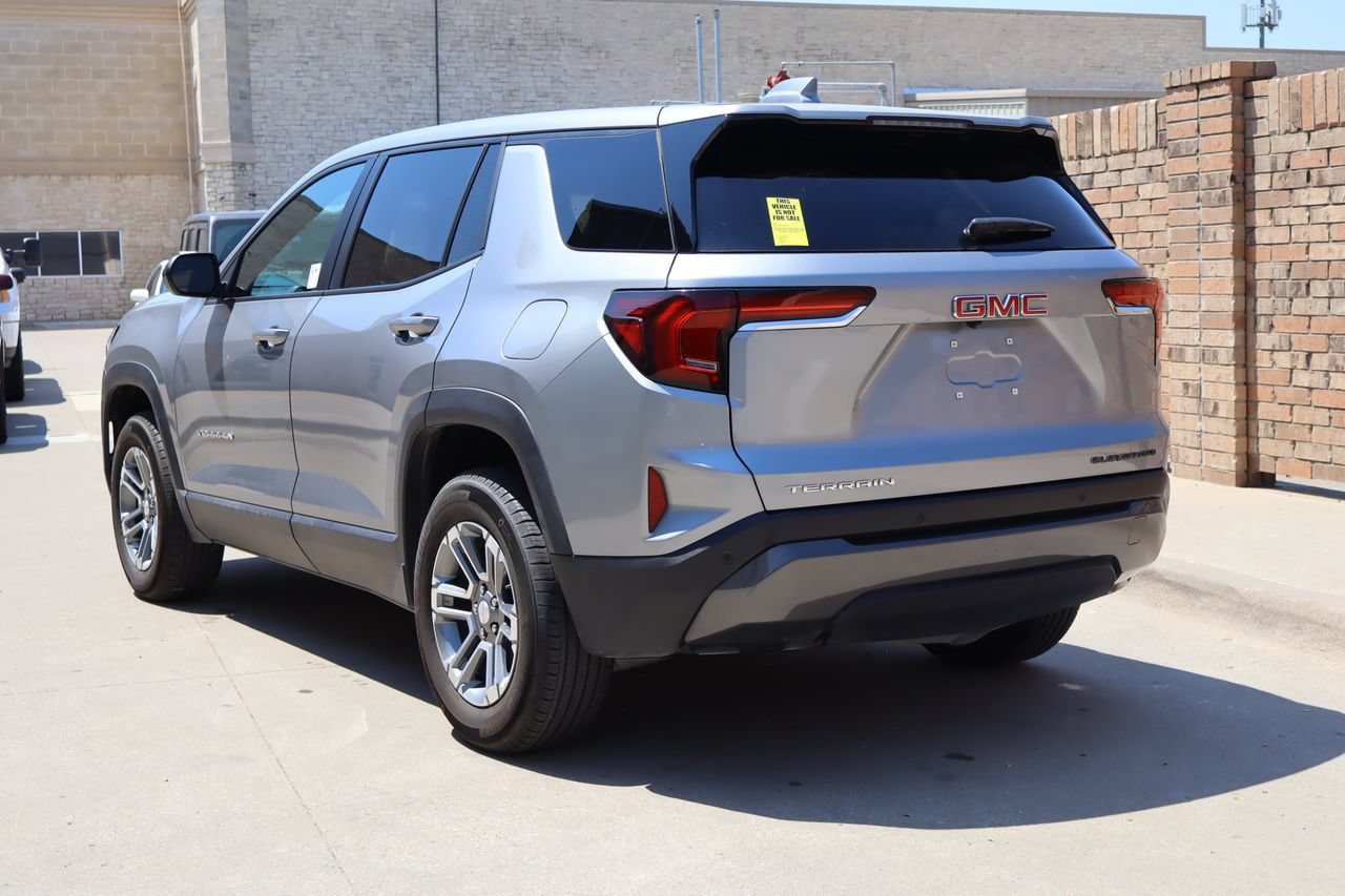 Used 2026 GMC Terrain Elevation FWD image 3