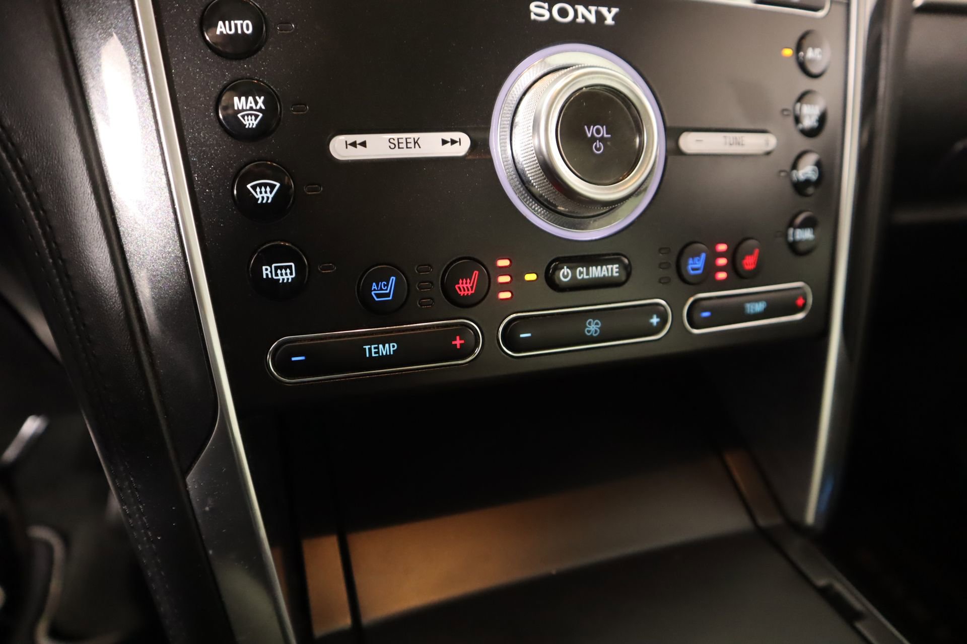 Used 2017 Ford Explorer Platinum image 8