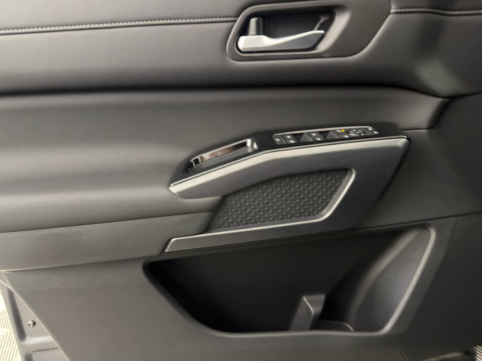 New 2026 Nissan Pathfinder SL image 23