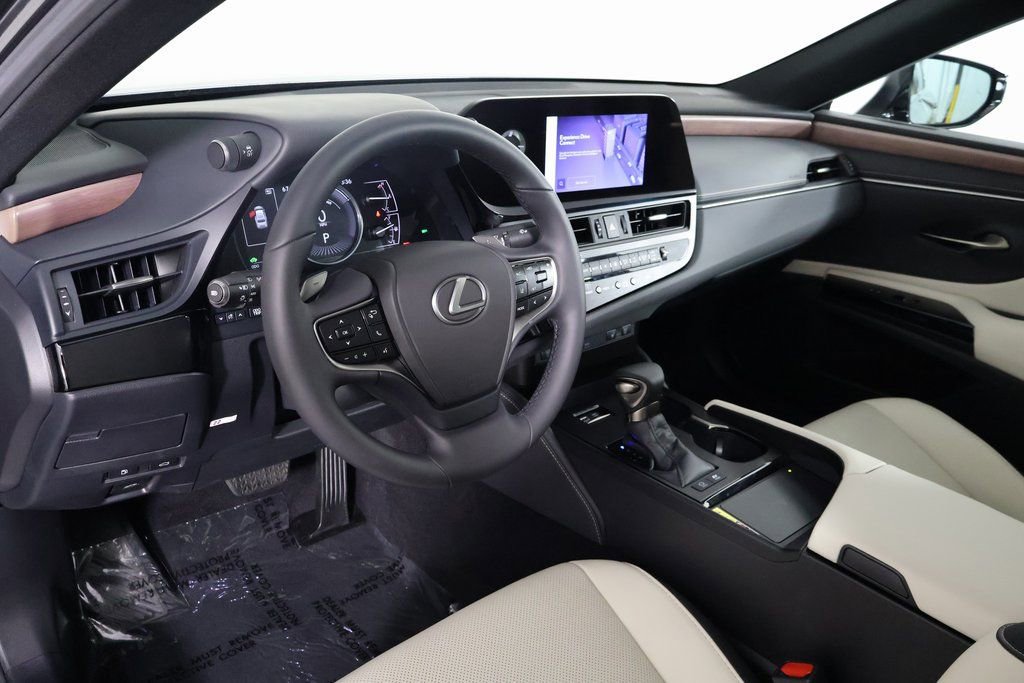 Used 2025 Lexus ES 300h w/ Premium Package image 7