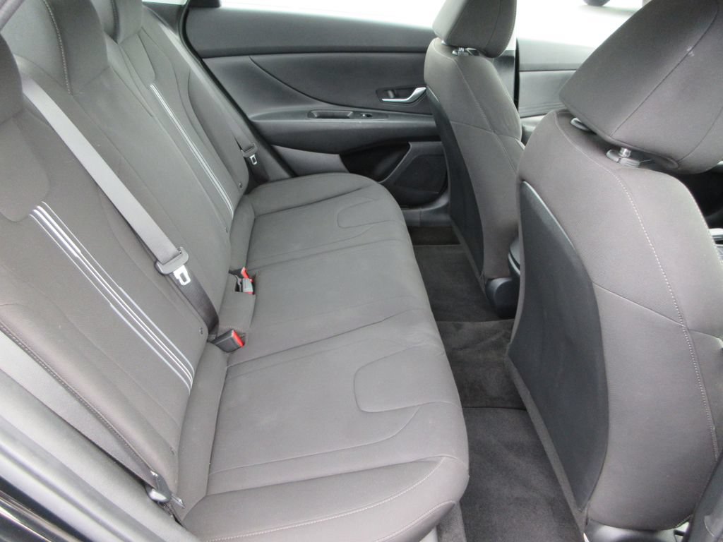 Used 2022 Hyundai Elantra SEL FWD image 16