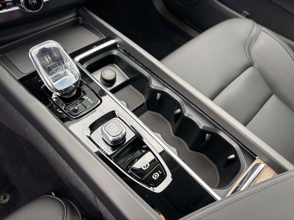 New 2026 Volvo XC60 B5 Plus w/ Protection Package Premier image 22