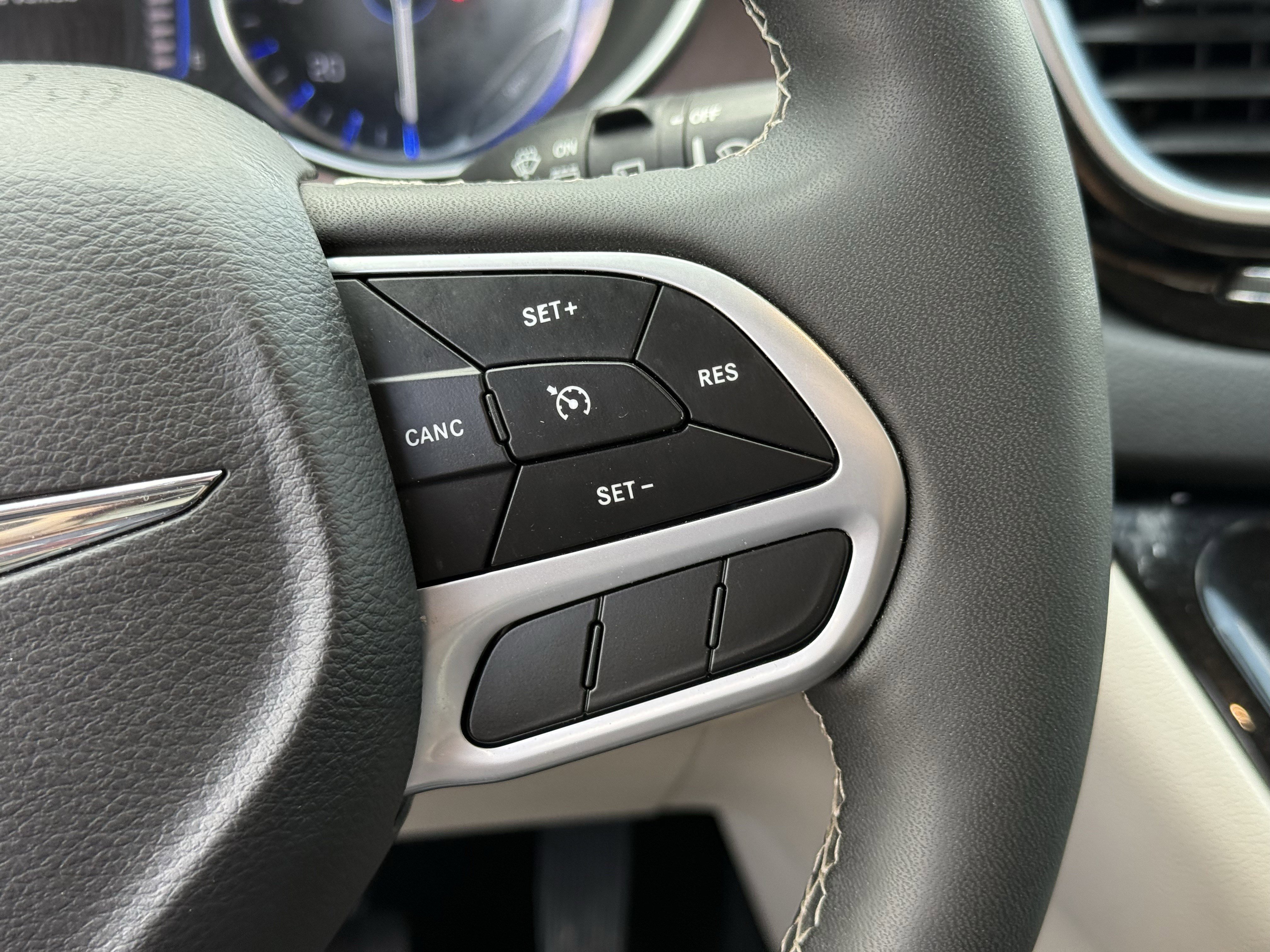 Used 2023 Chrysler Voyager LX FWD image 16