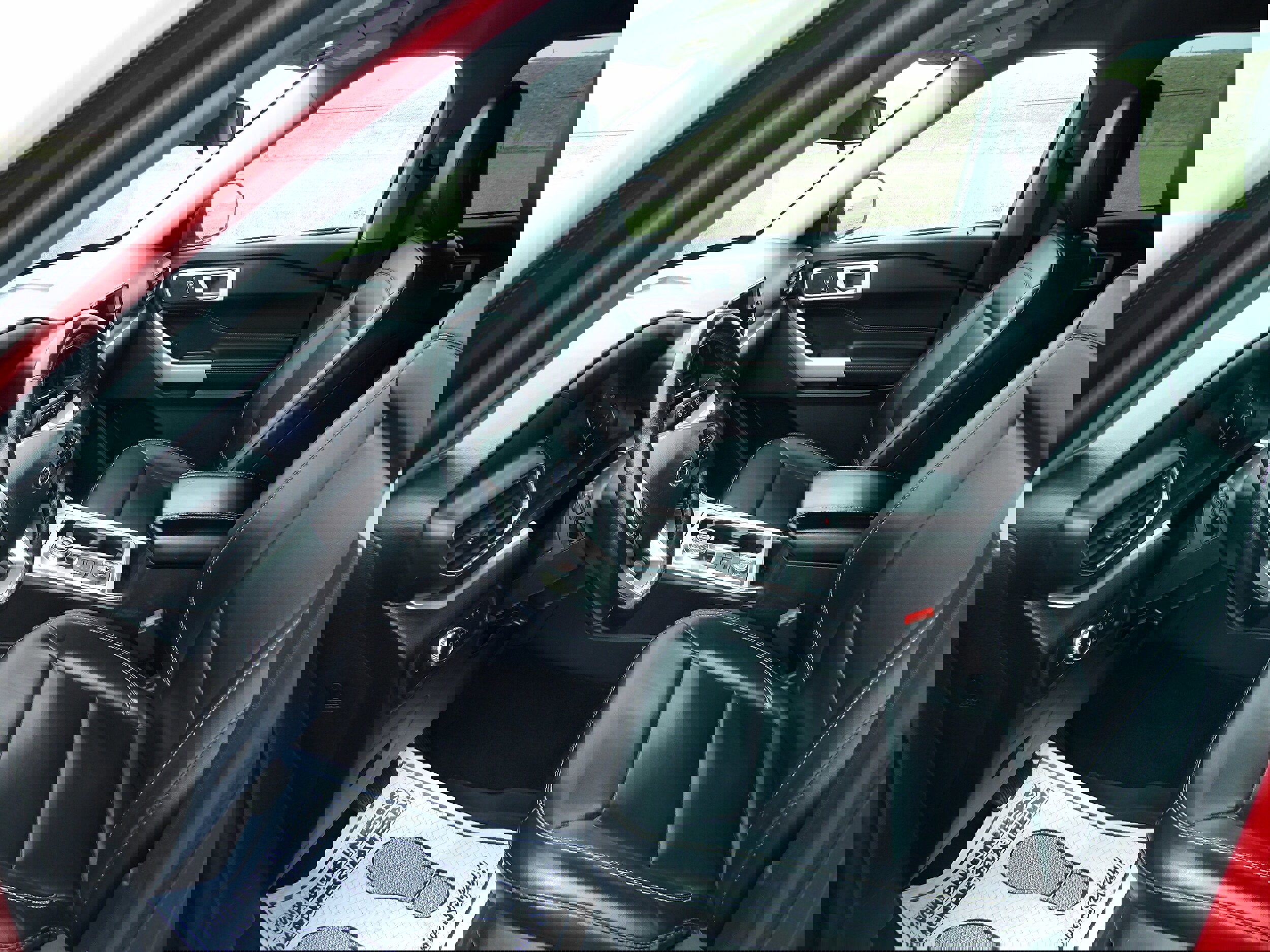 Used 2021 Ford Explorer XLT w/ Equipment Group 202A image 14