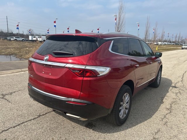 Used 2023 Buick Enclave Essence image 3