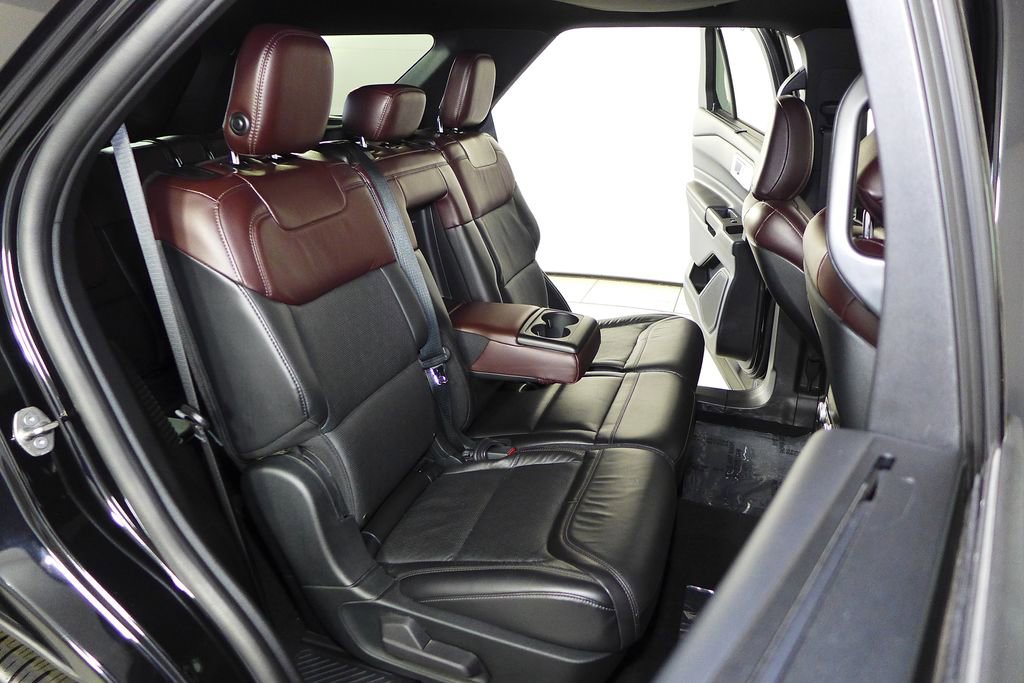 Used 2020 Ford Explorer Platinum w/ Premium Technology Package AWD/4WD image 21