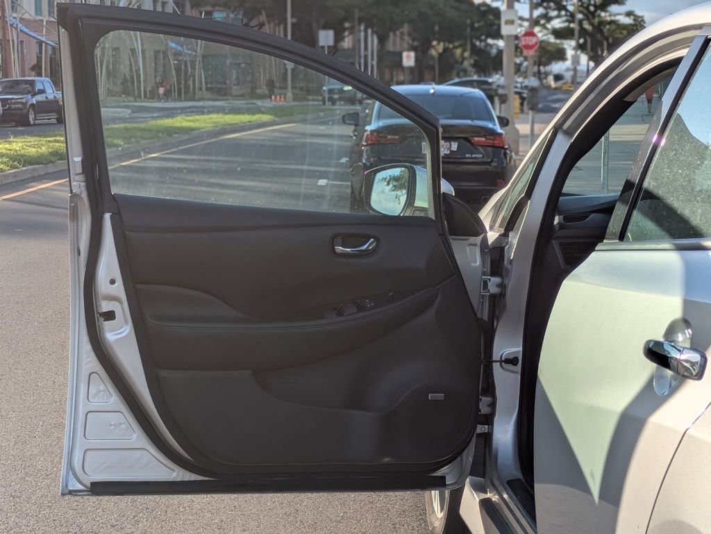 Used 2018 Nissan Leaf SL image 9