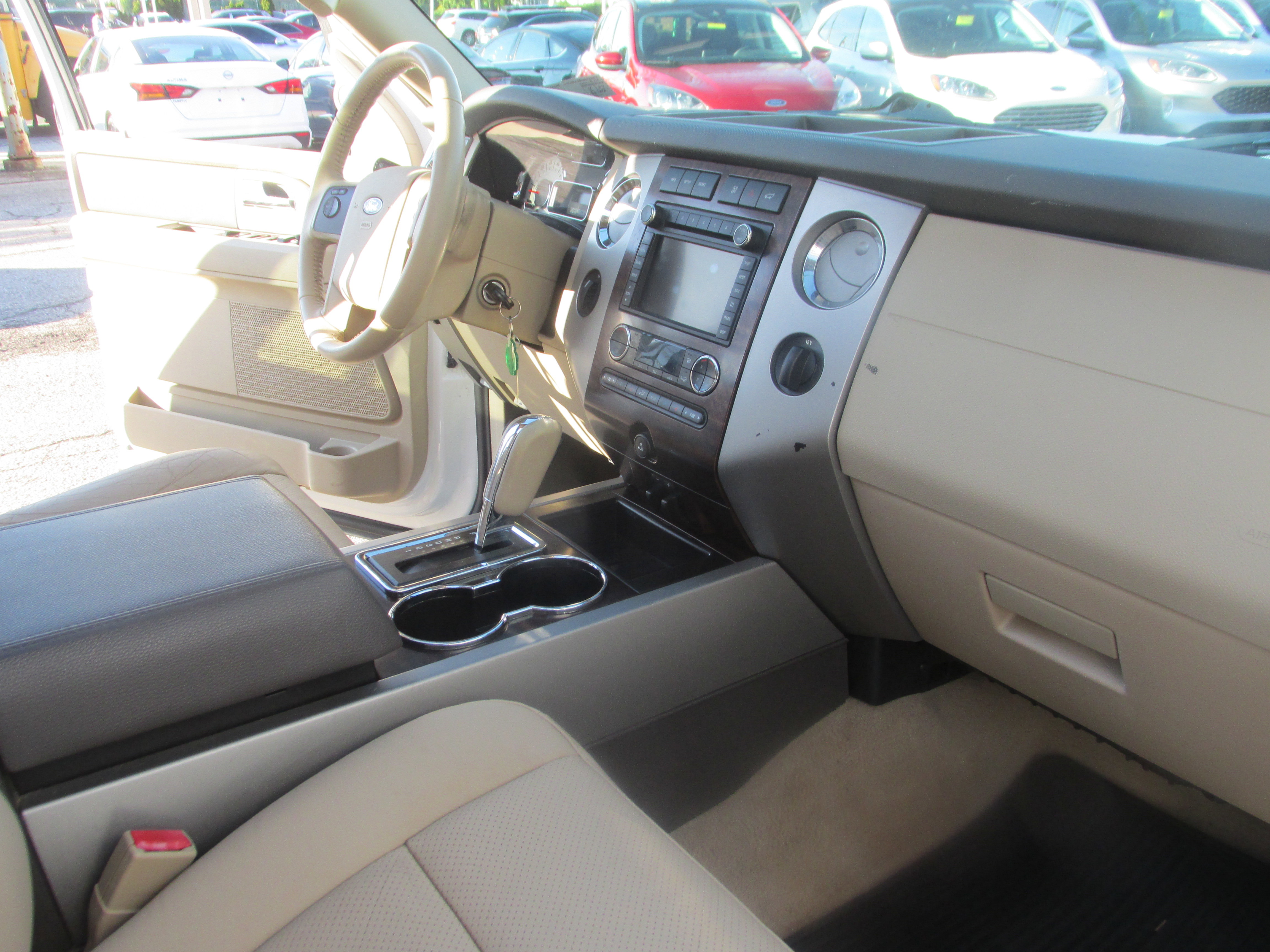 Used 2014 Ford Expedition XLT w/ Equipment Group 202A AWD/4WD image 23