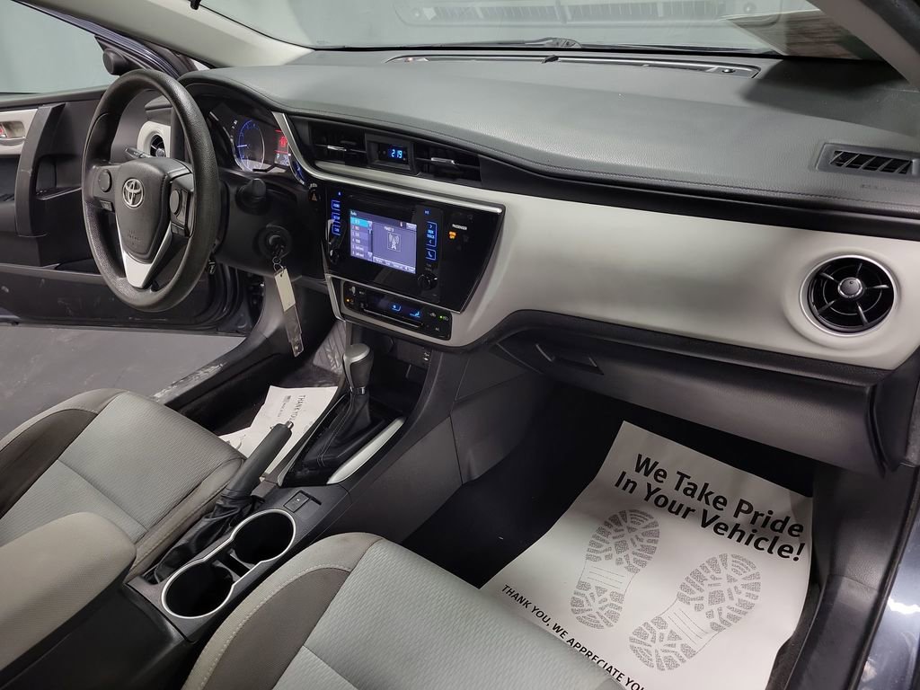Used 2017 Toyota Corolla LE image 22