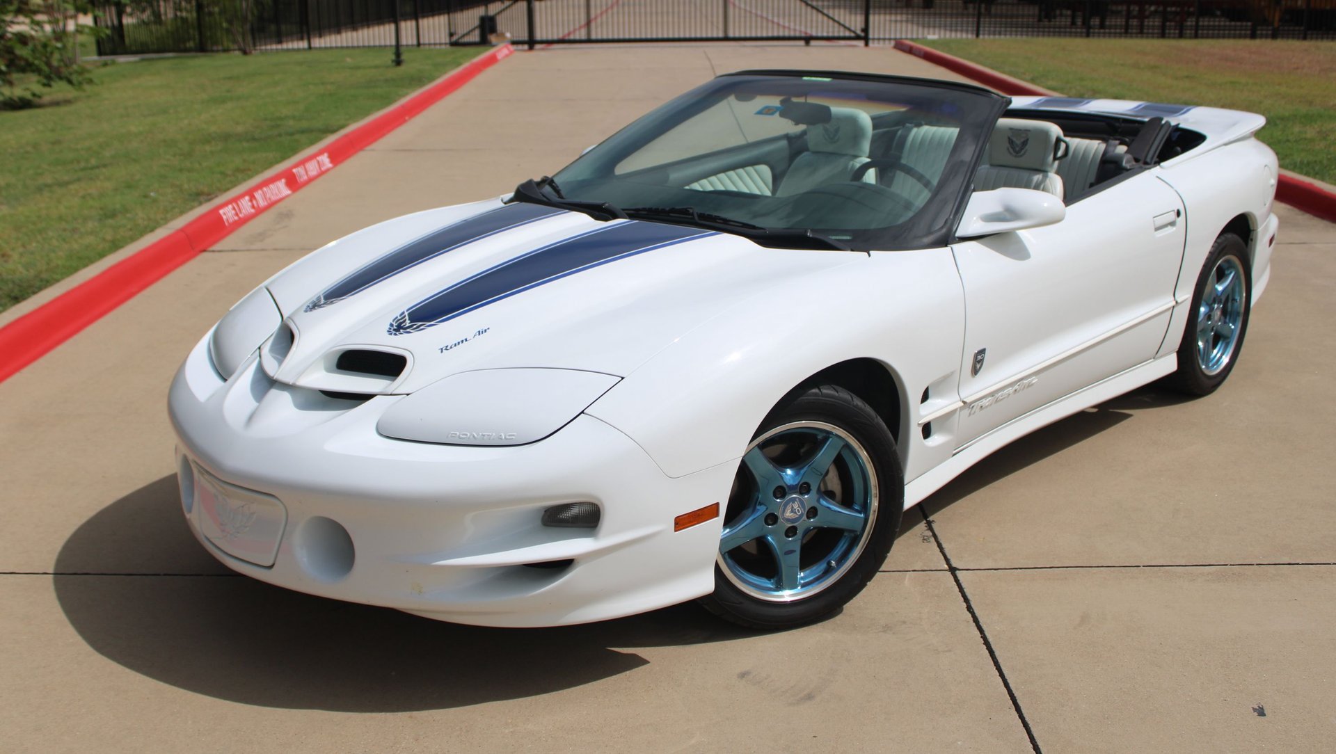 Used 1999 Pontiac Firebird Trans Am RWD image 2