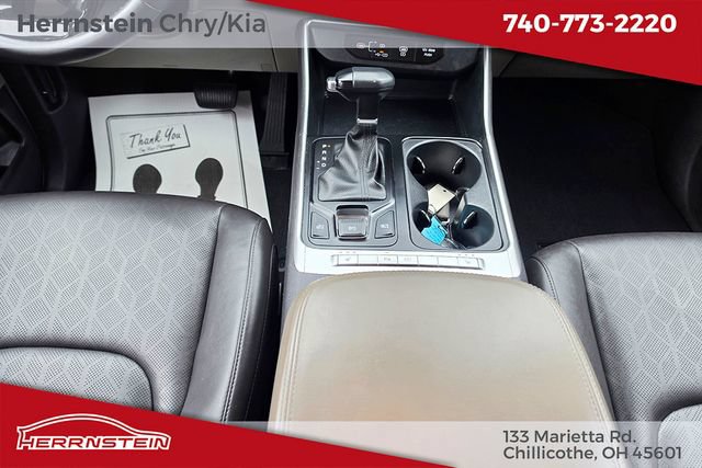 Used 2025 Kia Carnival FWD image 13