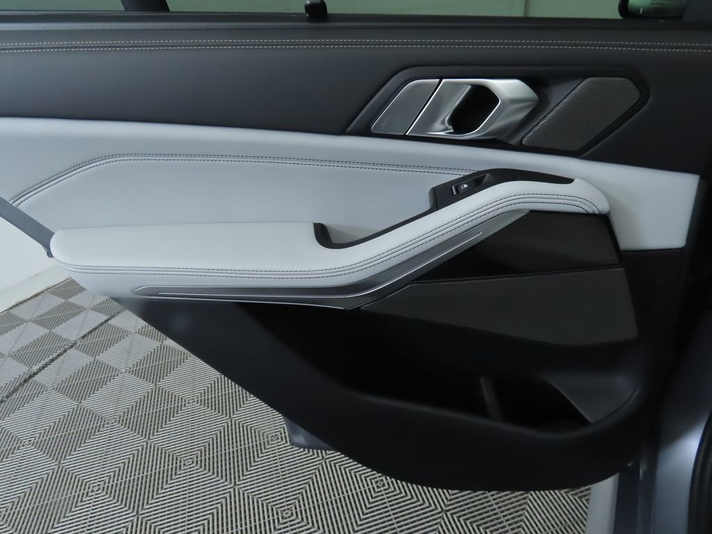 New 2026 BMW X5 xDrive40i w/ Executive Package image 27
