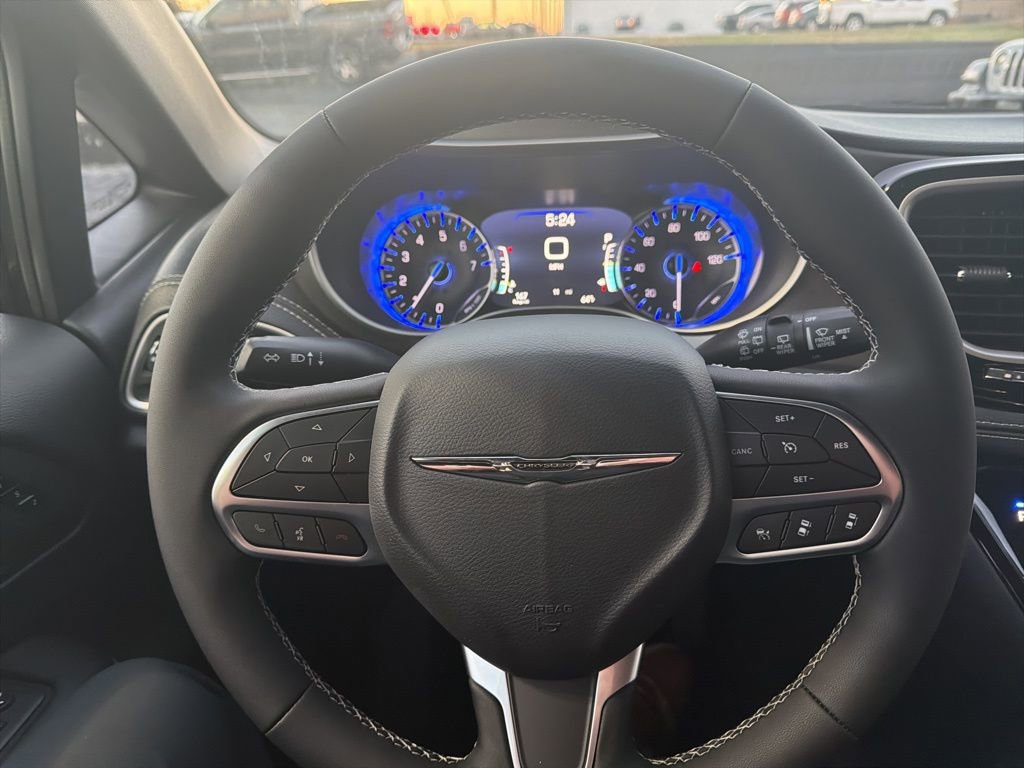 New 2026 Chrysler Pacifica Select FWD image 30