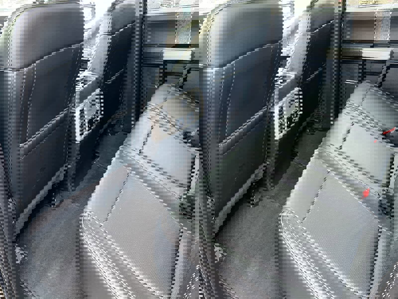 Used 2019 Ford F350 Lariat w/ Chrome Package image 19