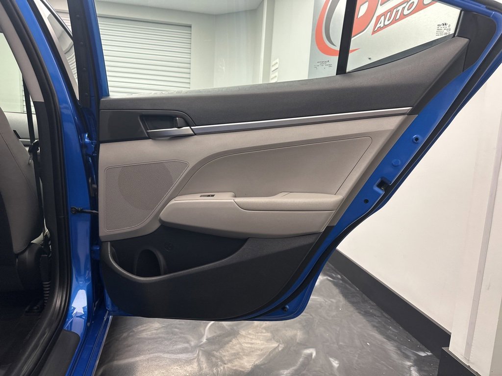 Used 2017 Hyundai Elantra SE image 12