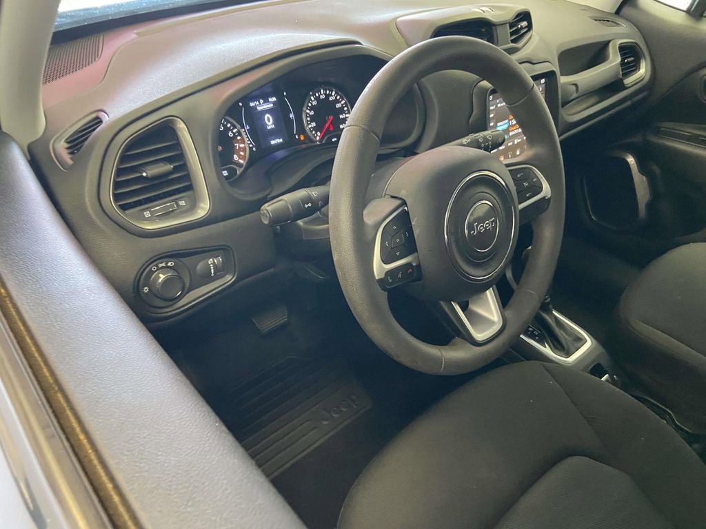 Used 2023 Jeep Renegade Latitude AWD/4WD image 12