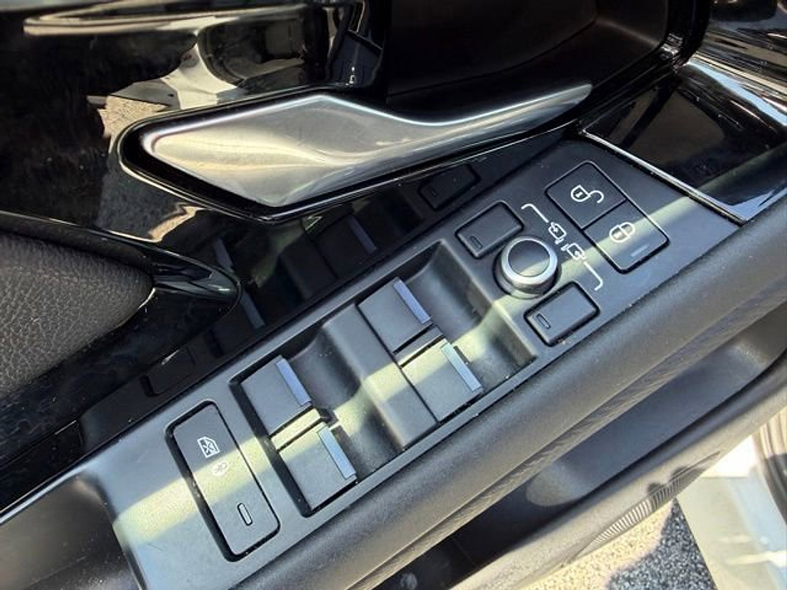 Used 2020 Land Rover Range Rover Evoque S AWD/4WD image 11