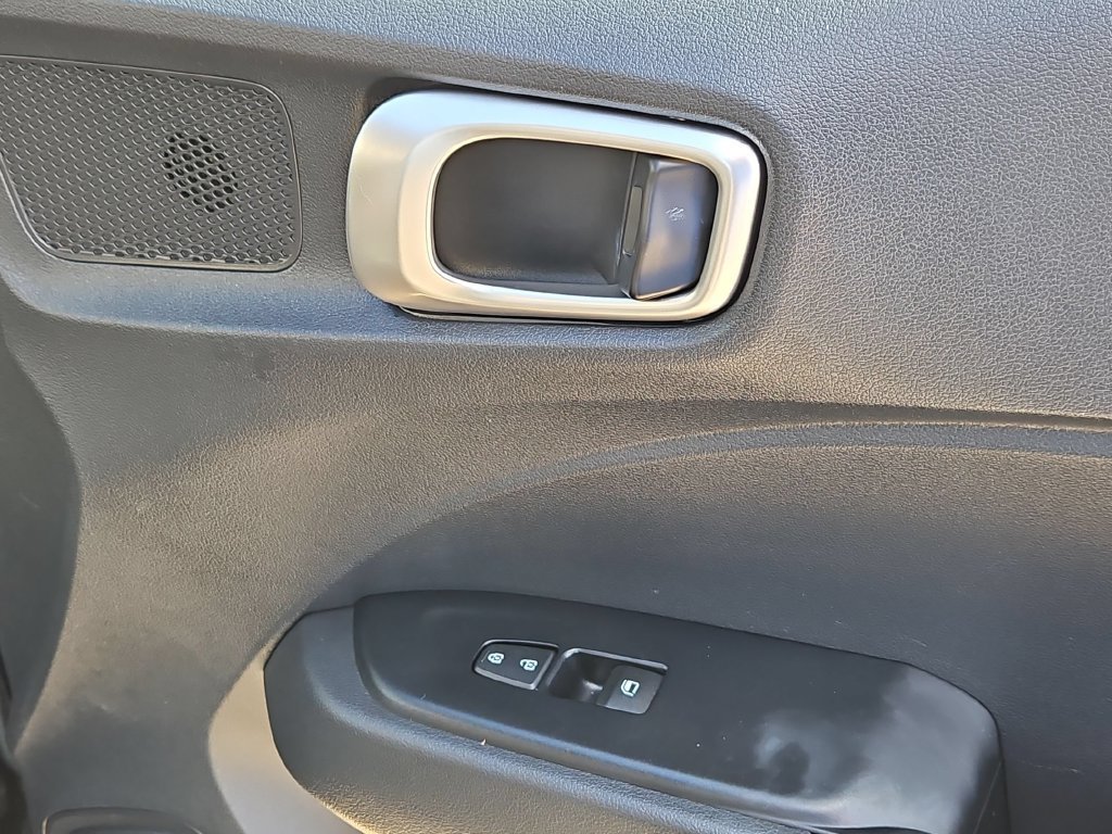 Used 2026 Hyundai Venue SEL FWD image 31